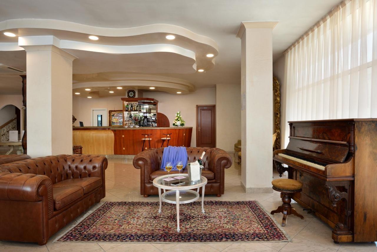Hotel Gaston ริมินี ภายนอก รูปภาพ
