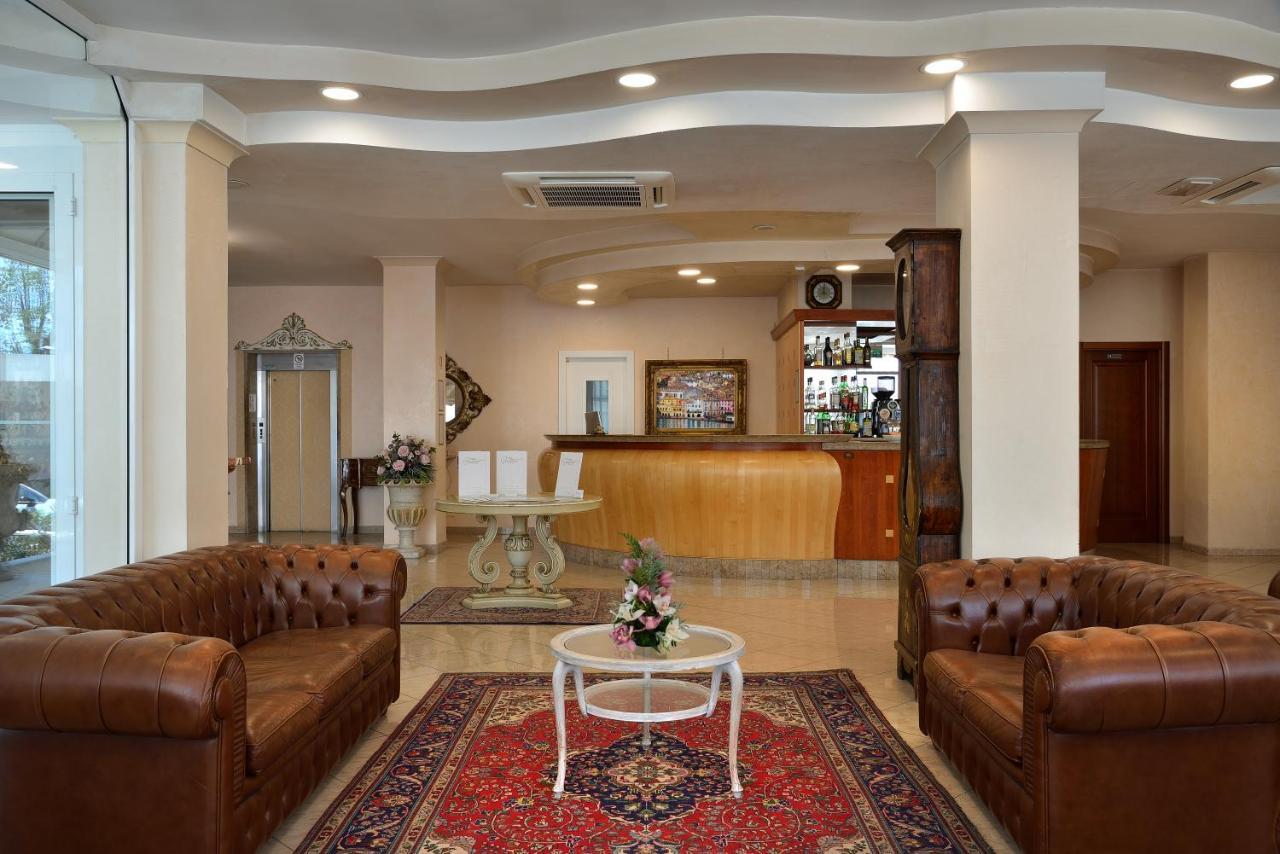 Hotel Gaston ริมินี ภายนอก รูปภาพ