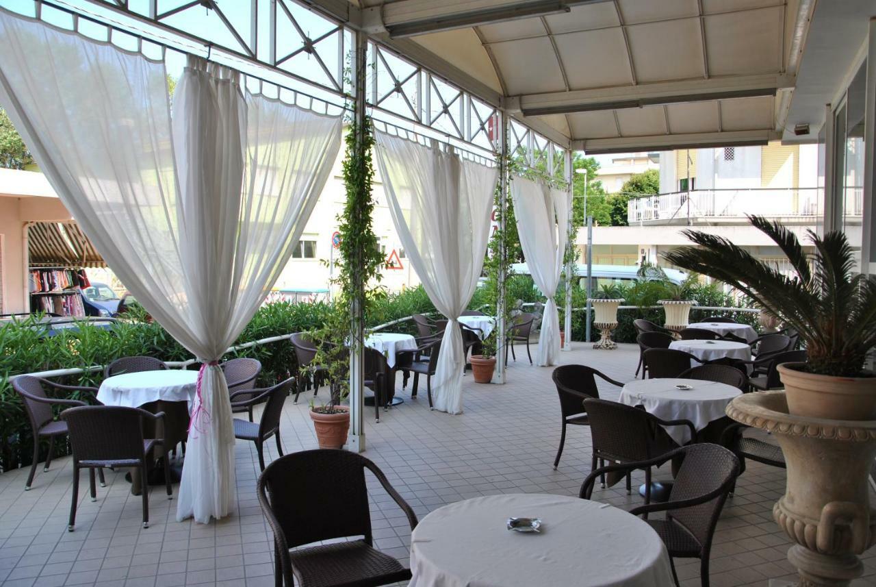 Hotel Gaston ริมินี ภายนอก รูปภาพ